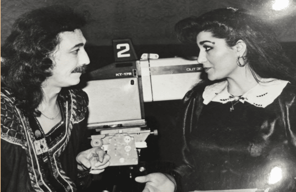 girl-talking-with-man